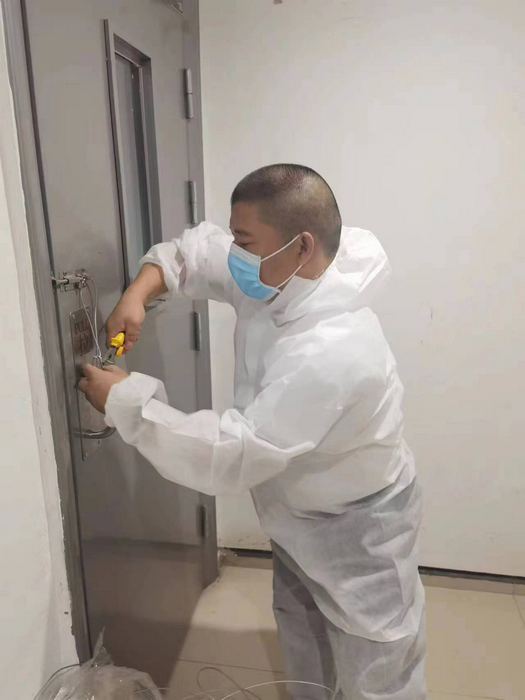 徐榮在抗疫一線。