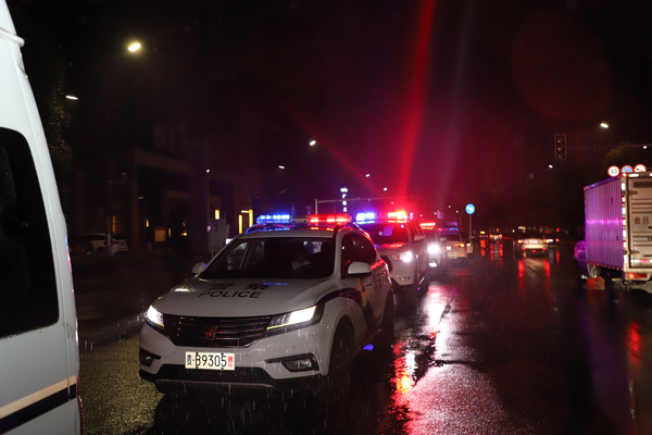 6水城公安全力以赴開展第三次夏夜治安巡查宣防集中統一清查行動。