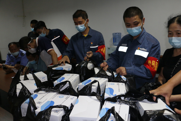 遵義供電局青年志愿者助力防疫檢測“加速度”。