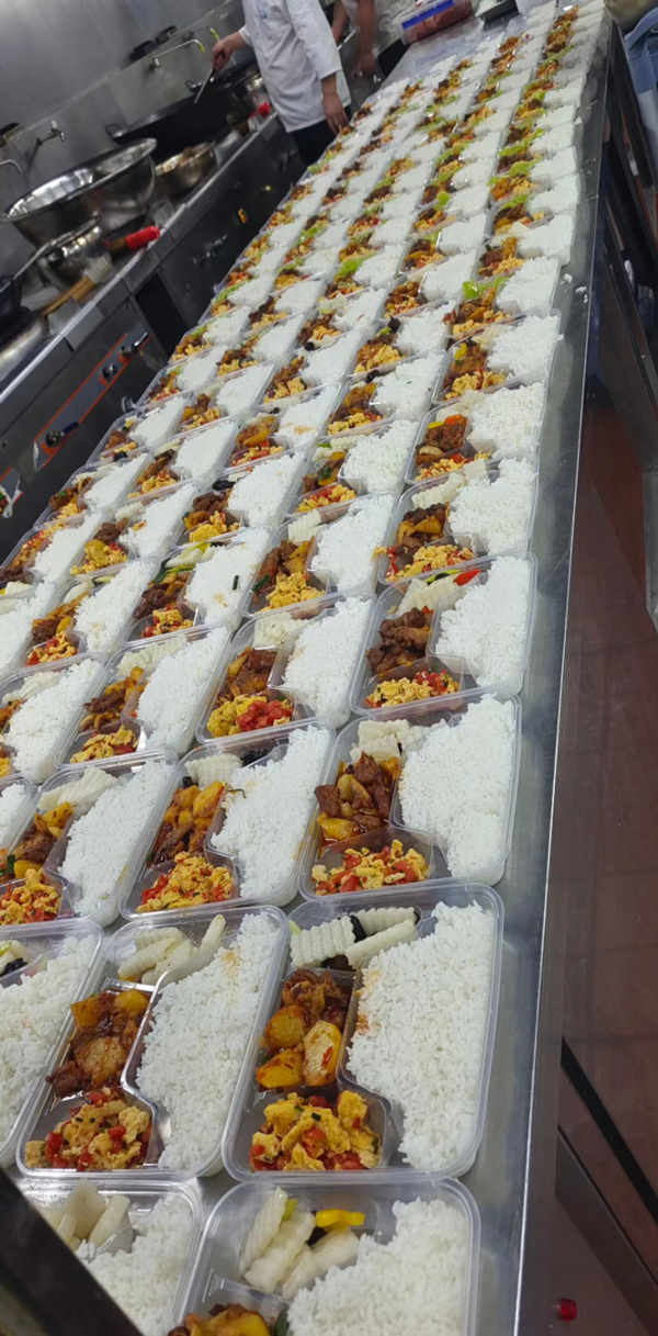 每天準備可口飯菜。