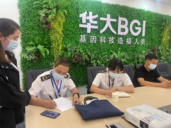 對(duì)貴陽(yáng)華大醫(yī)學(xué)檢驗(yàn)實(shí)驗(yàn)室進(jìn)行督查。