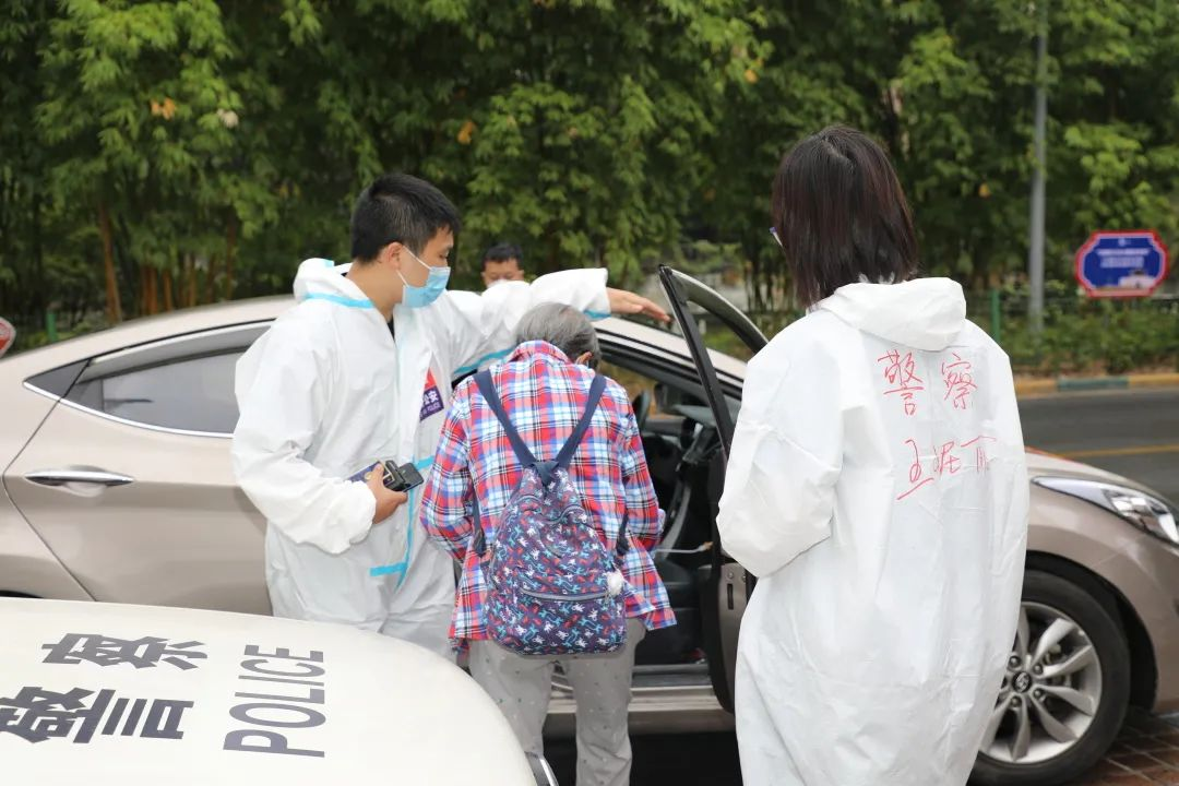 王妮麗全力投入到疫情防控工作中。