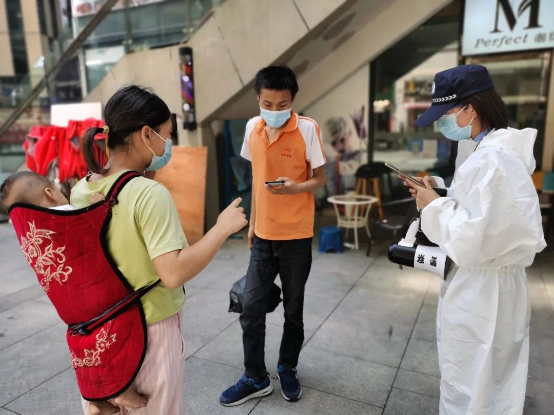 王妮麗全力投入到疫情防控工作中。