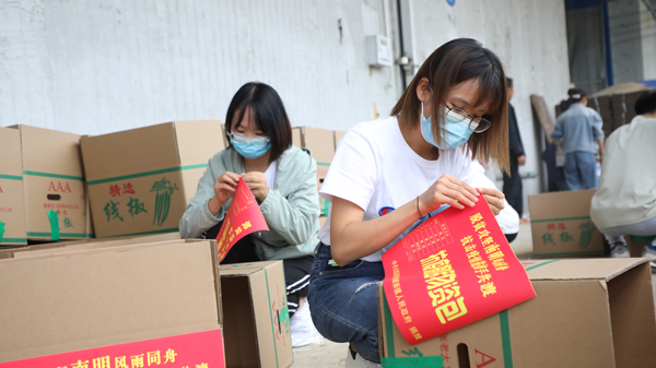 黨員干部和群眾積極支援“疫”線。