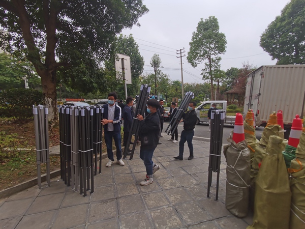 民營企業捐贈的帳篷