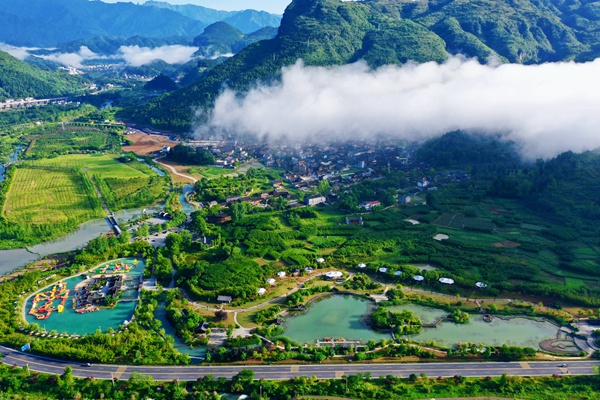 貴州省銅仁市江口縣太平鎮云舍村拍攝的日出景觀。(拍攝：李鶴 ）