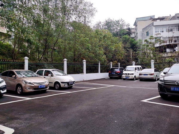 國家稅務(wù)總局大方縣稅務(wù)局小區(qū)改造后一角。楊雪攝