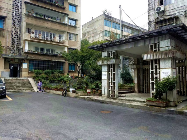 中國人民銀行大方支行小區(qū)一角。付鑫亞攝