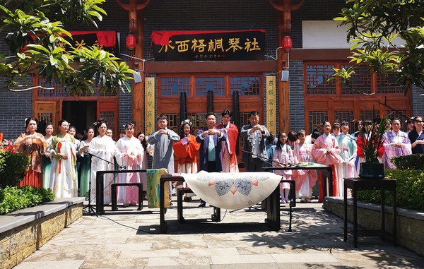 大方縣奢香古鎮水西梧桐琴社開展活動。吳貴榮攝