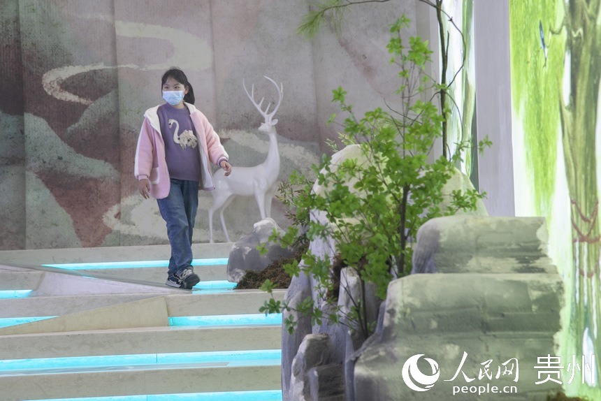 畫(huà)展現(xiàn)場(chǎng)。人民網(wǎng) 龍章榆攝