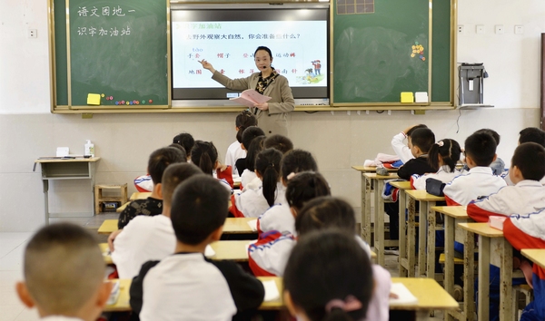 宋健老師在上課。鄭吉軍攝