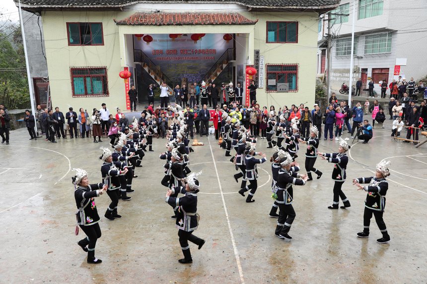 侗族群眾跳踩蟲舞歡度侗年。楊家孟攝