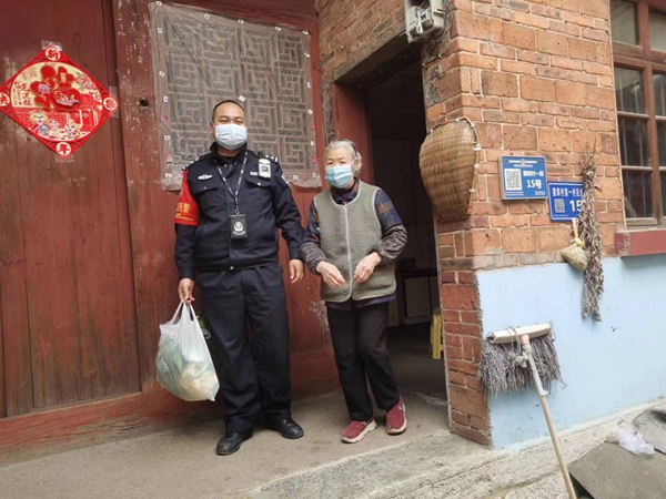 自冬季平安守護行動啟動以來，南明公安分局云關派出所以“大走訪”工作為契機，抓實抓牢打防管控各項工作，讓群眾安全感更有保障。