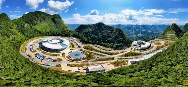 “天空之橋”服務(wù)區(qū)。貴州省公路局供圖