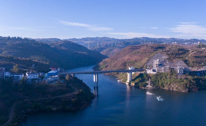 326國道、畢威高速七星關大橋雙橋并架。