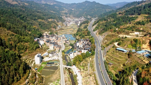 從江縣高增鄉(xiāng)銀良村。貴州省交通運(yùn)輸廳供圖