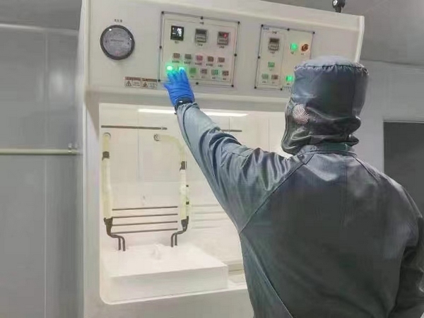 防浪涌芯片生產過程。紅花崗區投資促進局供圖