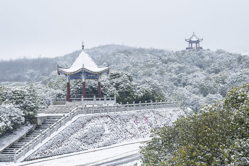 2022年12月28日，在畢節(jié)市百里杜鵑管理區(qū)普底拍攝的雪景。李華攝