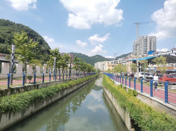 文明滋養城市，幸福綻放芳華。