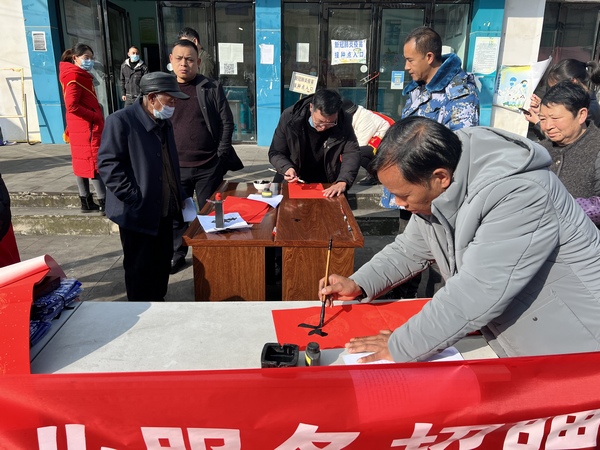 1月11日,貴州省大方縣安樂鄉義寫春聯現場。(邵楊陽 攝).jpg