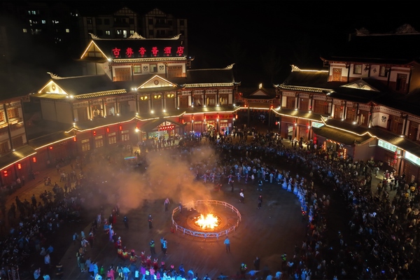 大方縣“同奮進 共筑夢”音樂會節目《民歌聯奏》。(陳慶方 攝).jpg