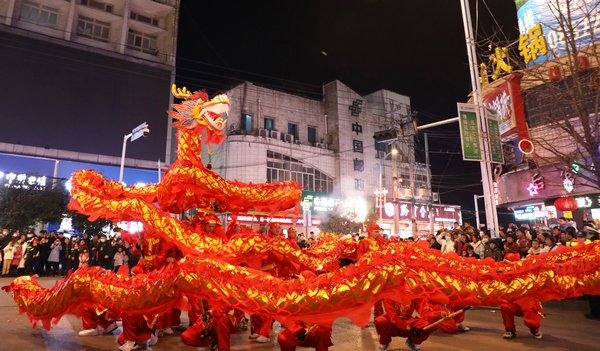1月30日，貴州省大方縣縣城舞龍活動(dòng)。王定超攝