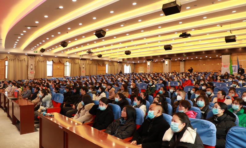 2月25日，貴州省大方縣第一小學“愛家·愛和睦”共建和諧家庭公益講座現(xiàn)場。