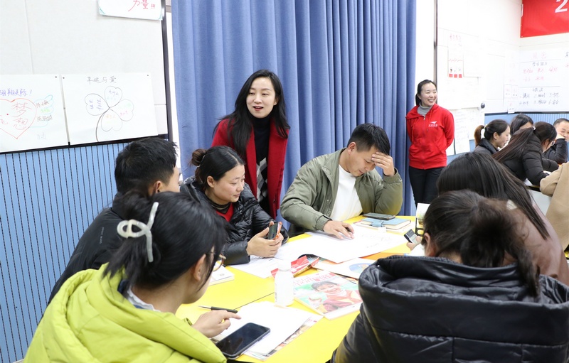 3月3日，貴州省大方縣“夢想中心”項目“一星教師”培訓現(xiàn)場交流。（馬薇 攝）.JPG