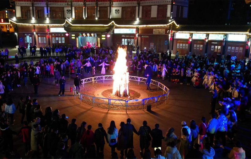 3月8日，貴州省大方縣首屆“愛在工會·緣來是你”單身職工聯誼活動篝火晚會現場。彭佑林攝