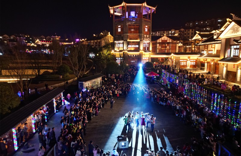 3月8日，貴州省大方縣首屆“愛在工會·緣來是你”單身職工聯誼活動聯誼派對現場航拍。彭佑林攝