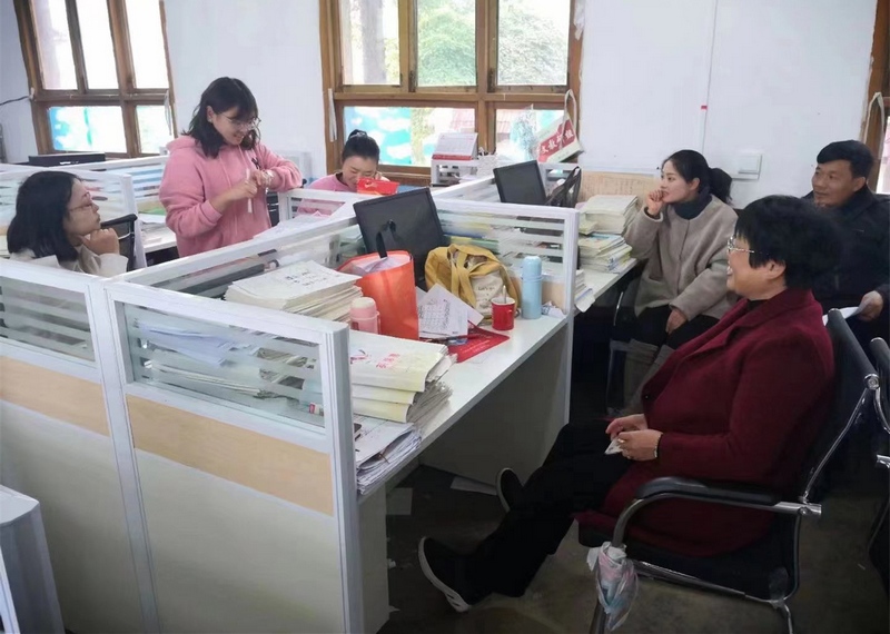 羅毅老師參與教研活動。(郭衛(wèi) 攝).jpg