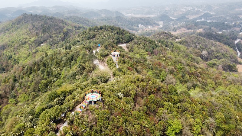 4月9日，航拍大方縣安樂鄉阿伍營景區。趙芳草攝