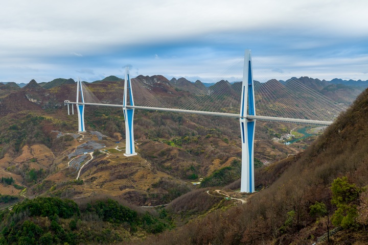 平塘大橋。人民網記者 涂敏攝