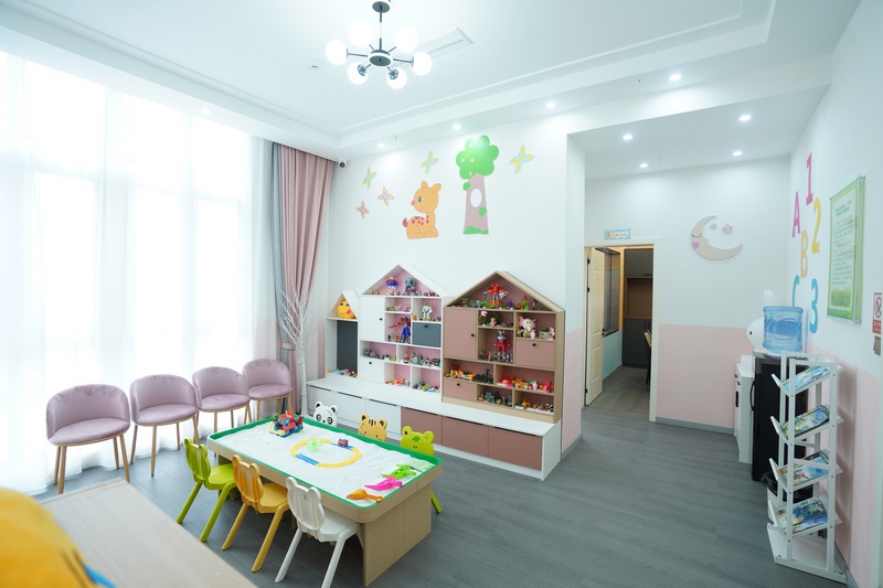 貴州省大方縣檢察院升級改造后的“守未聯盟”“一站式”詢問救助中心等候區。李濤攝