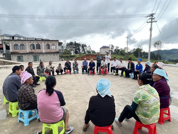 壩壩會引導群眾樹新風。