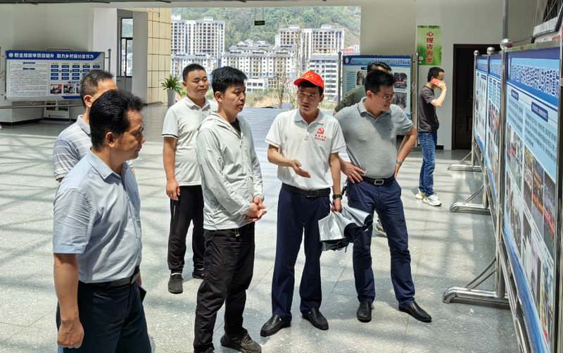 粵黔協(xié)作工作組到學(xué)校調(diào)研。望謨縣中等職業(yè)學(xué)校供圖