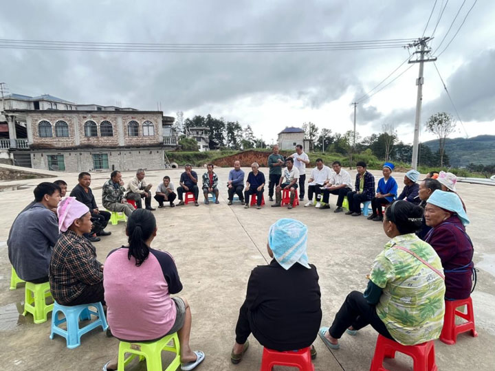 壩壩會引導群眾樹新風。