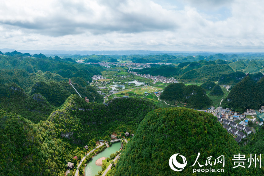 6月28日拍攝的貴州省長順縣永增村神泉谷景區。人民網記者涂敏攝