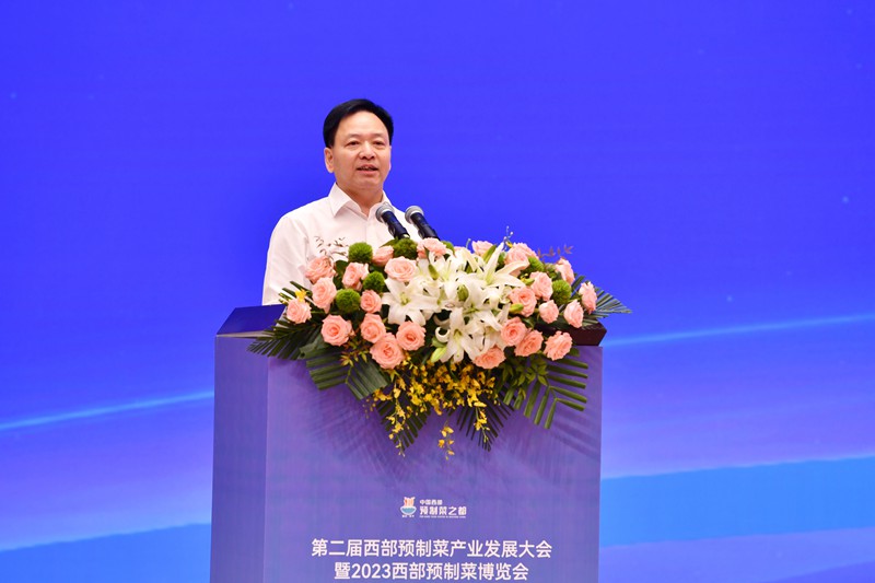 重慶市梁平區(qū)委書記錢建超致辭。鄒樂攝