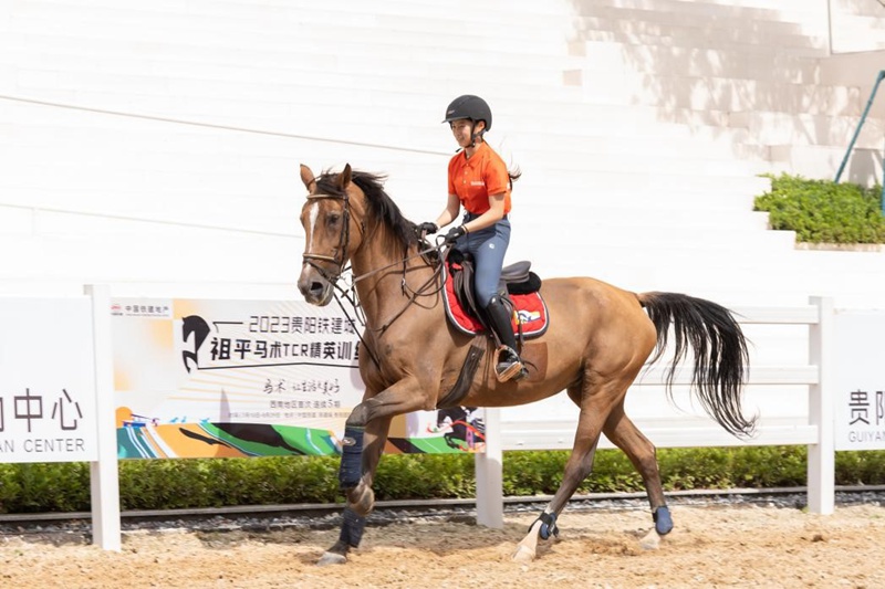 1.小騎手進(jìn)行訓(xùn)練。中國(guó)鐵建地產(chǎn)貴州公司供圖