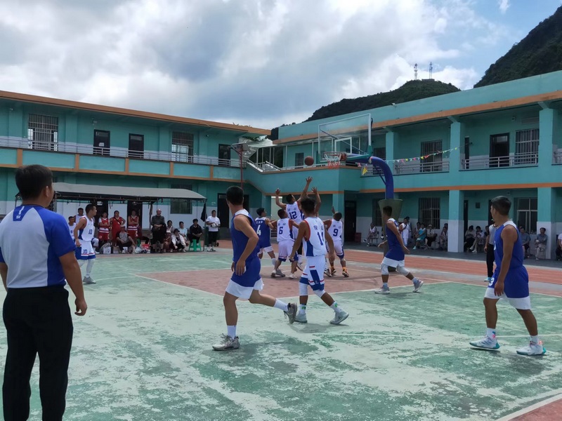 球場上的精彩瞬間。劉梅攝