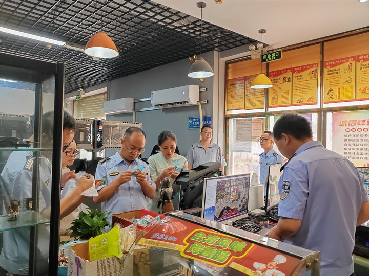 檢查現(xiàn)場(chǎng)。