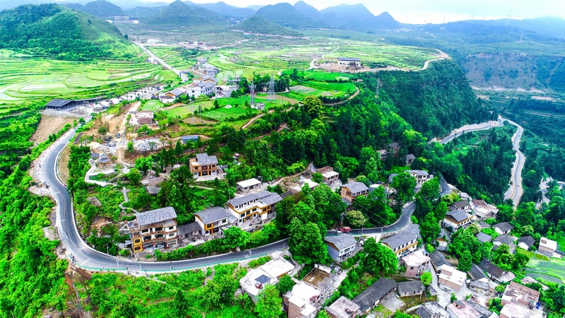 在S104貴羅線沿線,特色農家樂鱗次櫛比。貴陽公路管理局供圖