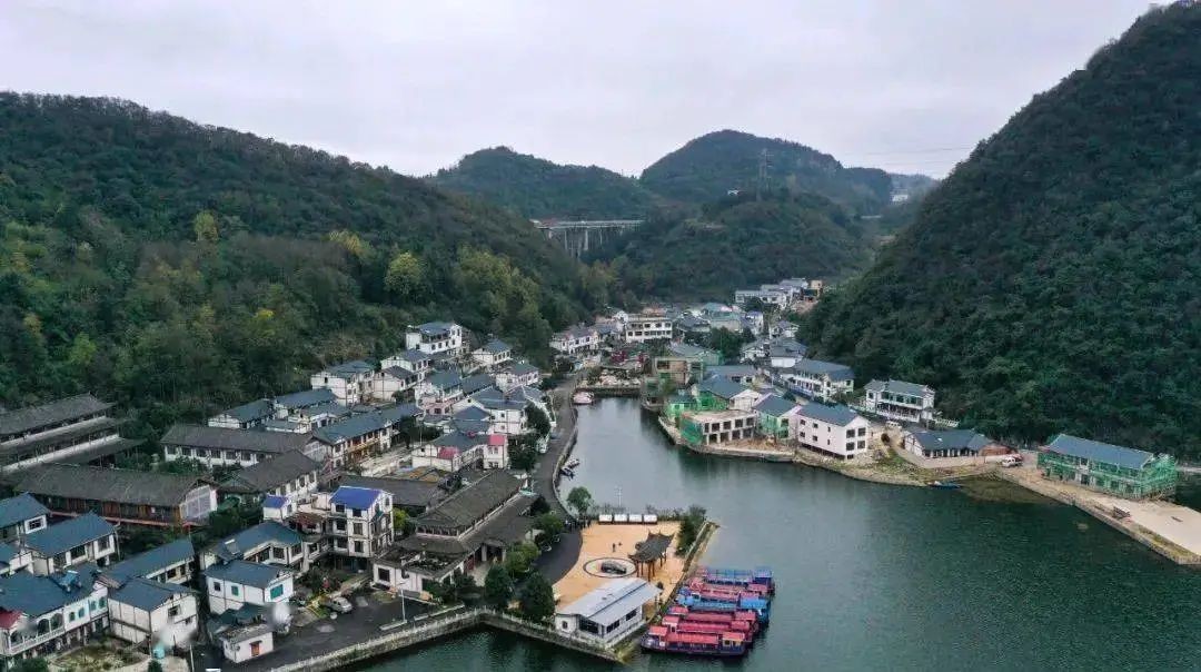 清鎮市·紅楓湖鎮。