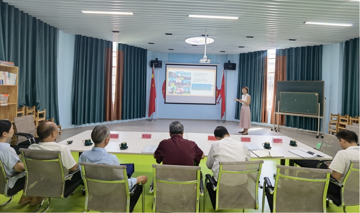 2  圖為在冊亨縣丫他鎮(zhèn)中心幼兒園對已創(chuàng)建的州級“五好”基層關(guān)工委進(jìn)行“回頭看”。