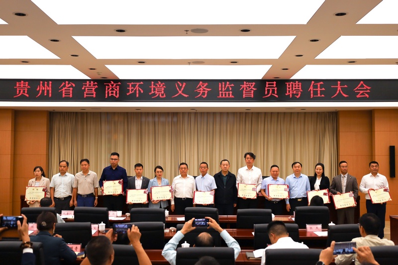 頒發聘書。付吉昌攝.jpg