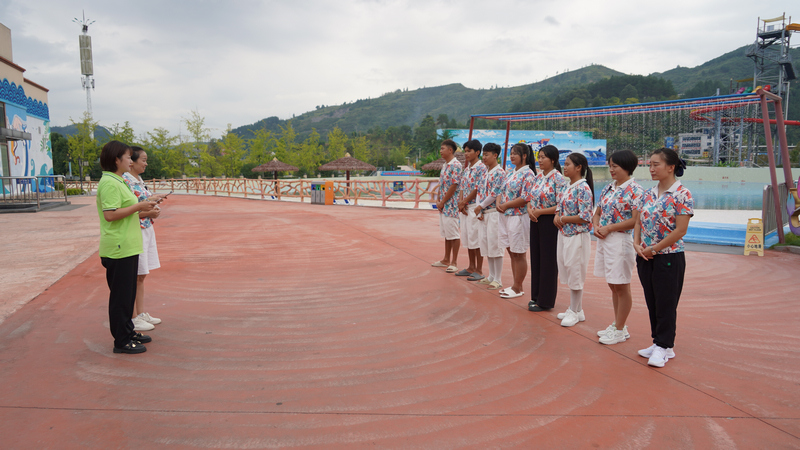 溫泉小鎮(zhèn)員工開展培訓(xùn)。