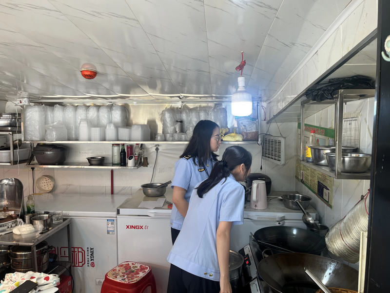 食品安全檢查現場。