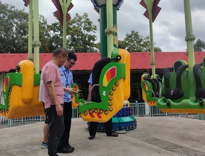 2023年中秋、國慶長假即將來臨，連日來，南明區市場監管局開展食品安全、藥品安全、產品質量、特種設備“四個領域”大檢查行動，全力保障轄區群眾過上一個安定祥和的中秋、國慶佳節。