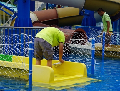 今年中秋遇上國慶，八天的長假讓大家紛紛開始計劃出游。為迎接“雙節”假期旅游高峰的到來，石阡縣各景區多措并舉，提前謀劃，采取大力營造節日氛圍、優惠票價、豐富旅游市場供給、加強旅游市場秩序整治等方式，預熱“黃金周”，激發文旅活力。